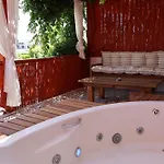 Ala Alacati 호텔 *